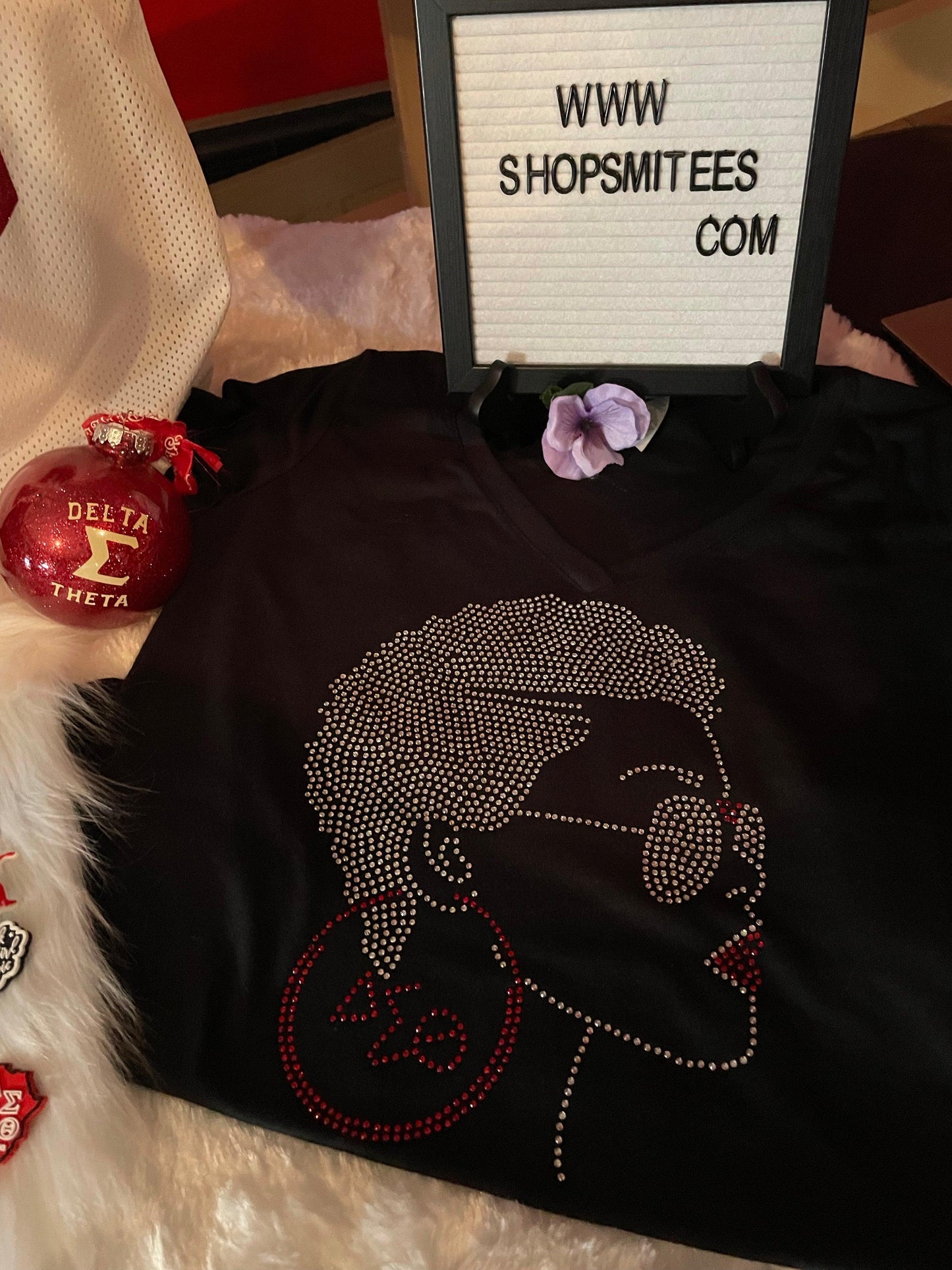 ΔΣΘ Blinged v neck tee - shopsmitees